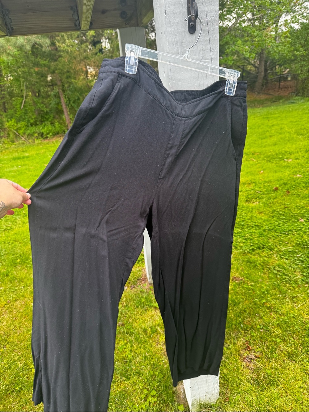 OLD NAVY black cropped pants